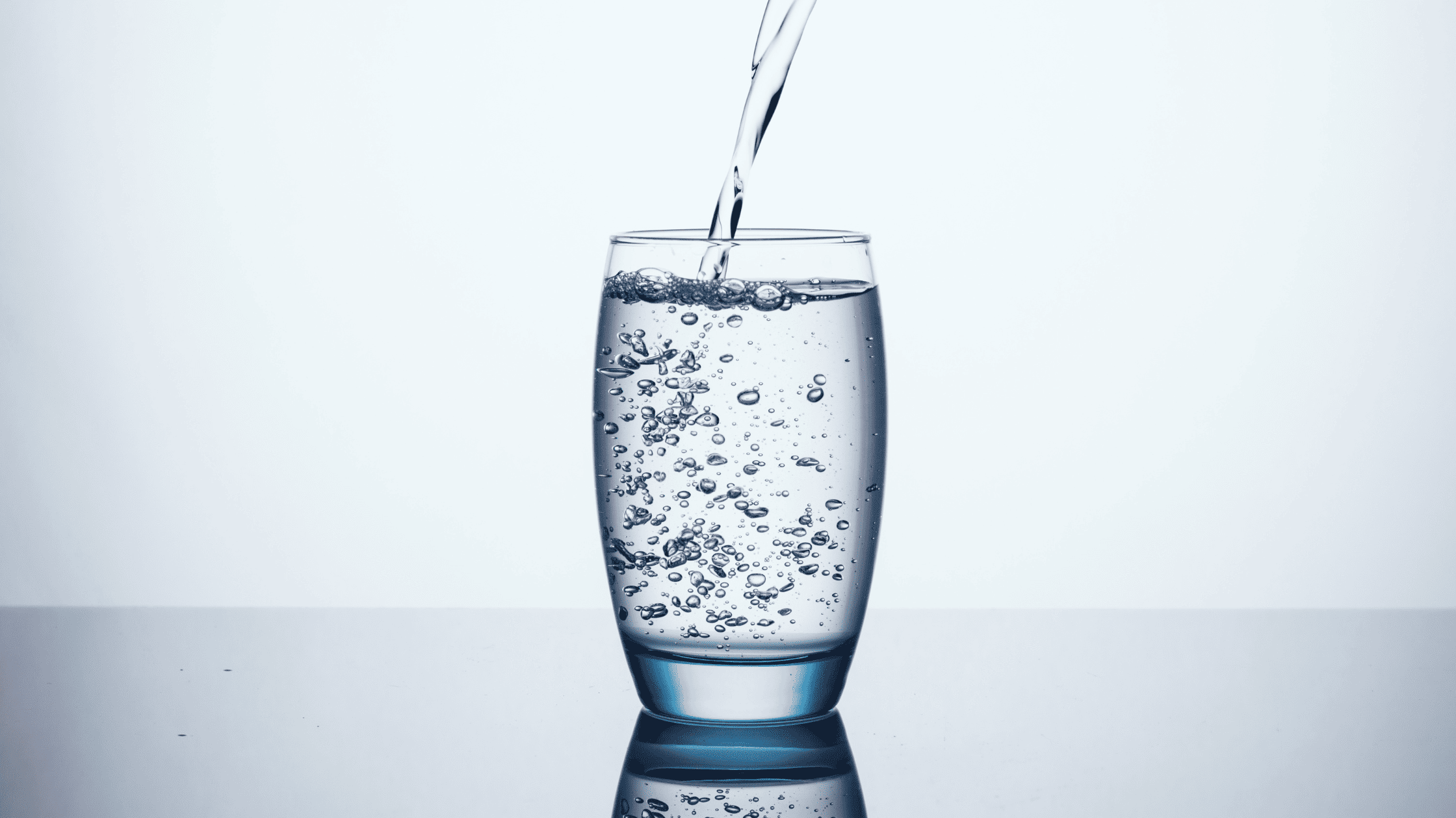 What are the Benefits of Hydrogen Water 2 molecular hydrogen: Glass of hydrogen water with molecular hydrogen bubbles