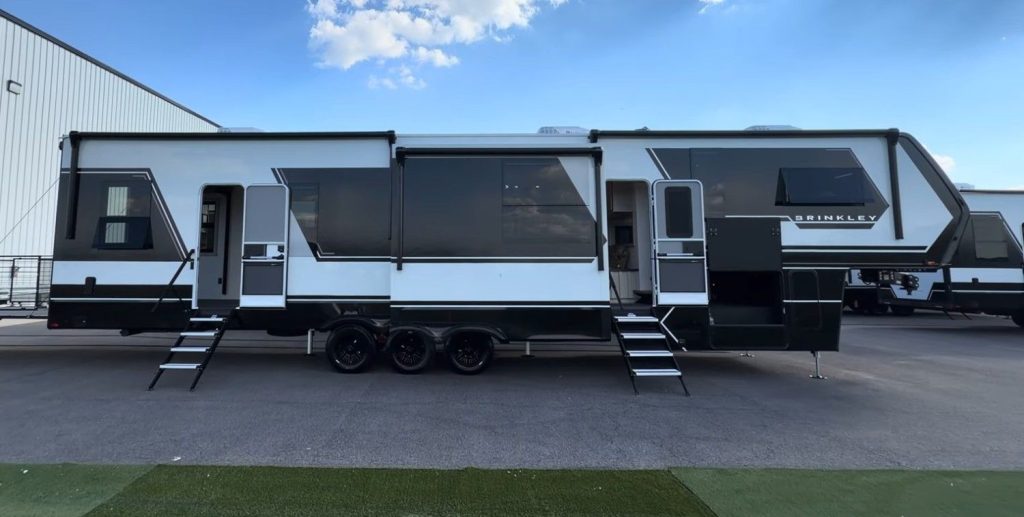 Brinkley g 4120 exterior