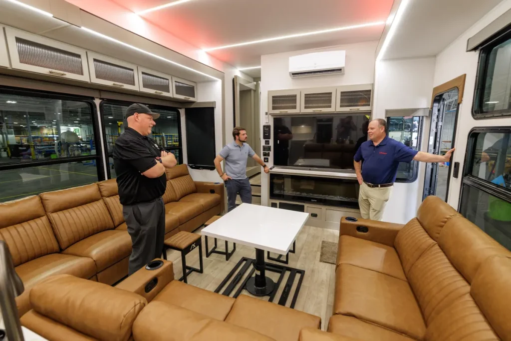 Axiom Vendetta Living