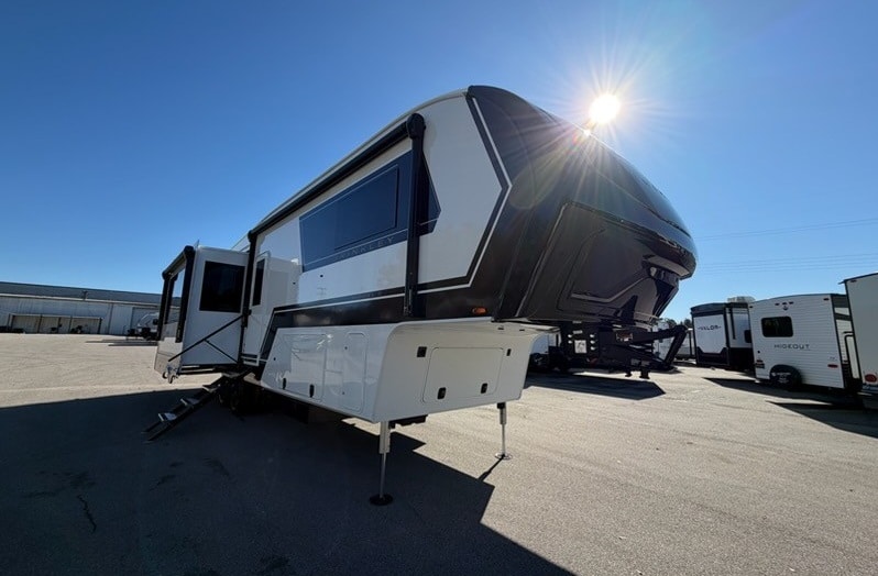 Brinkley z 3200 exterior