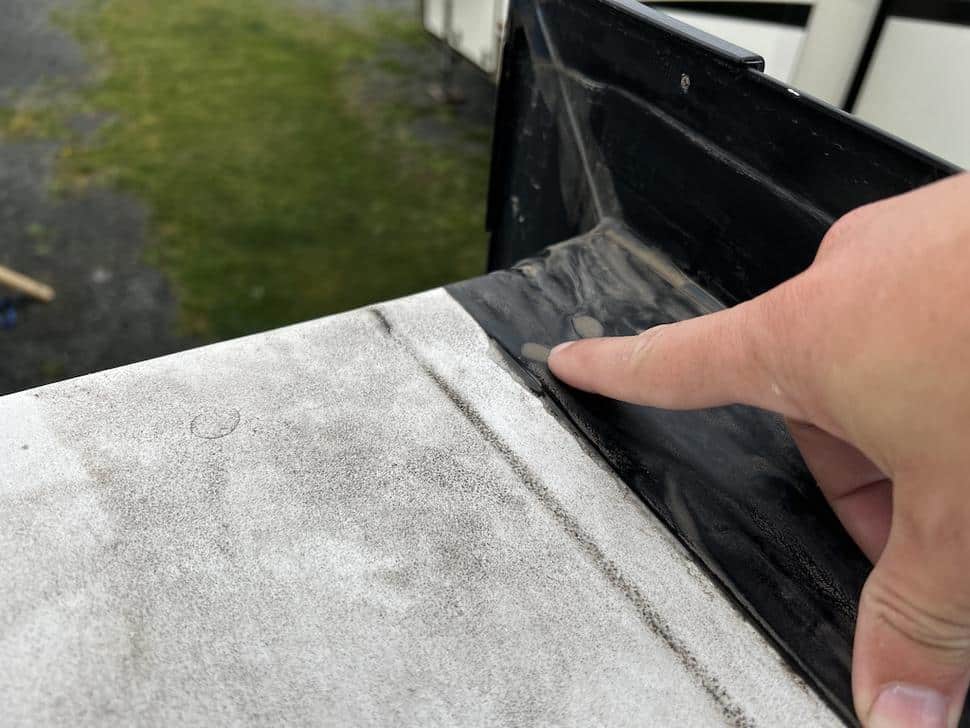 RV slide-out roof